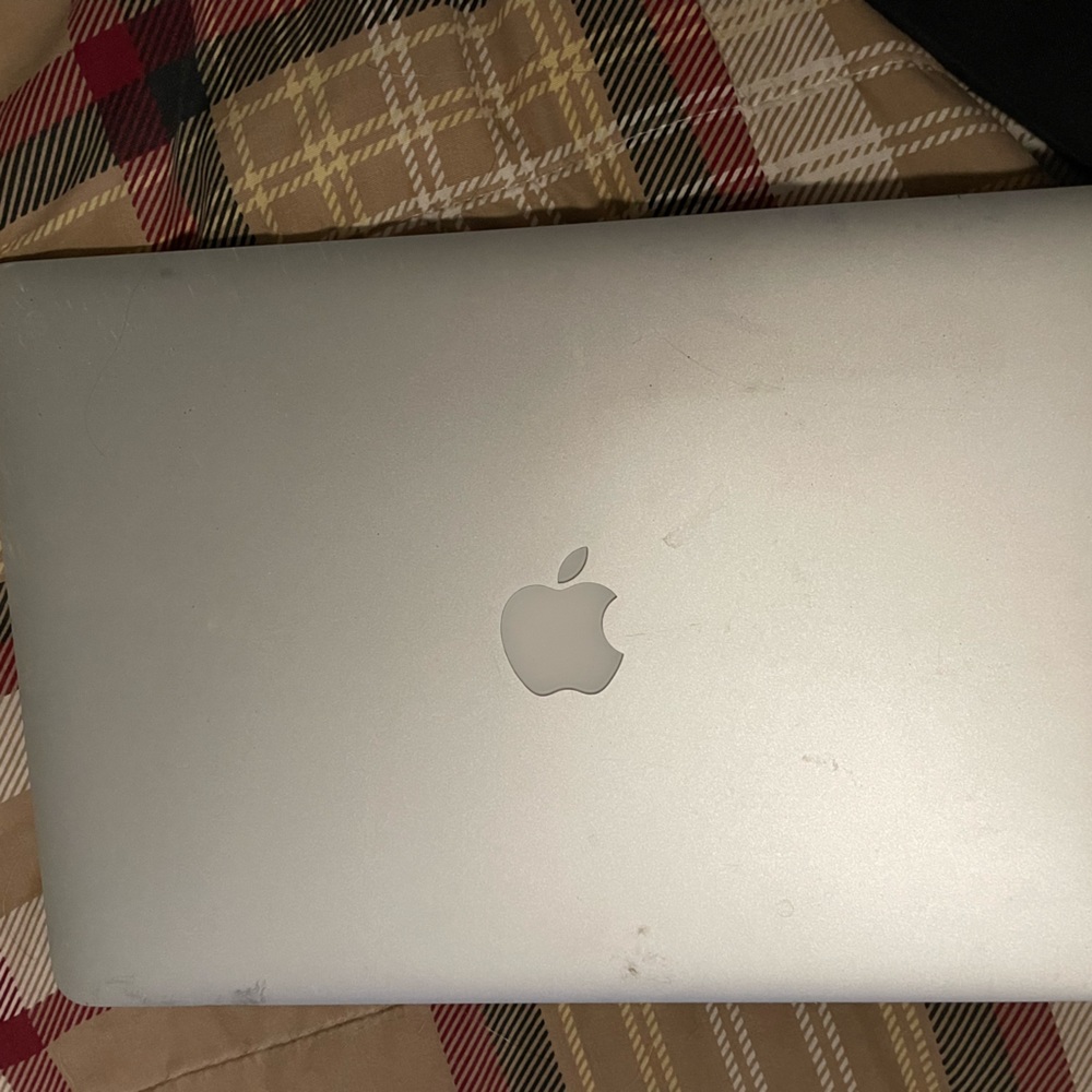 MACBOOK PRO **FOR PARTS ONLY**